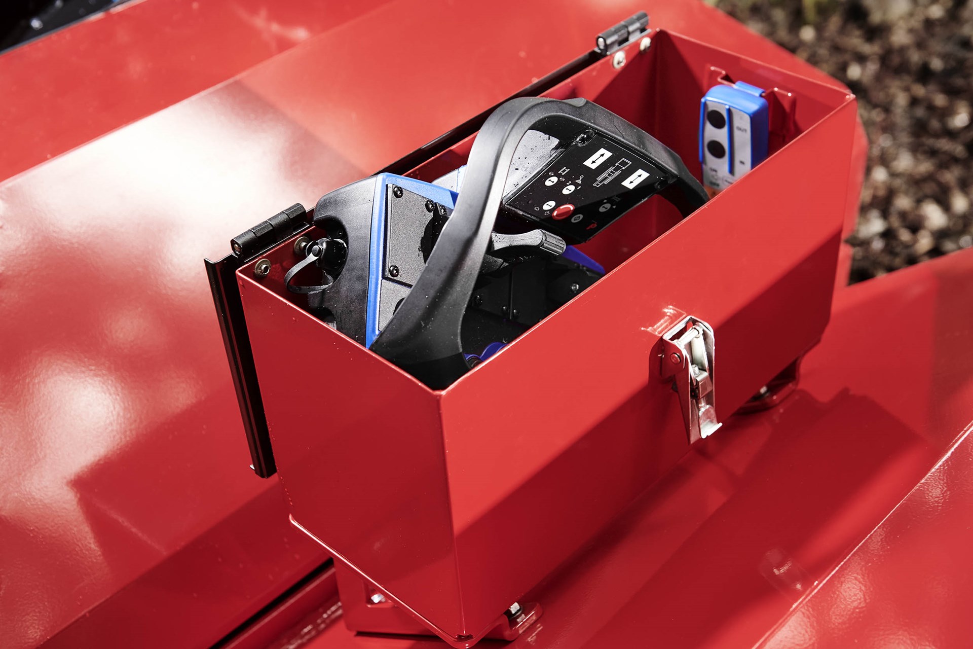 TP 215 TRACK Remote Control – Wood Chipper for Rough Terrain